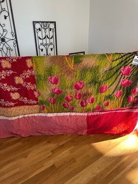 K58 Vibrant Tulip Floral Reversible Twin Kantha Quilt